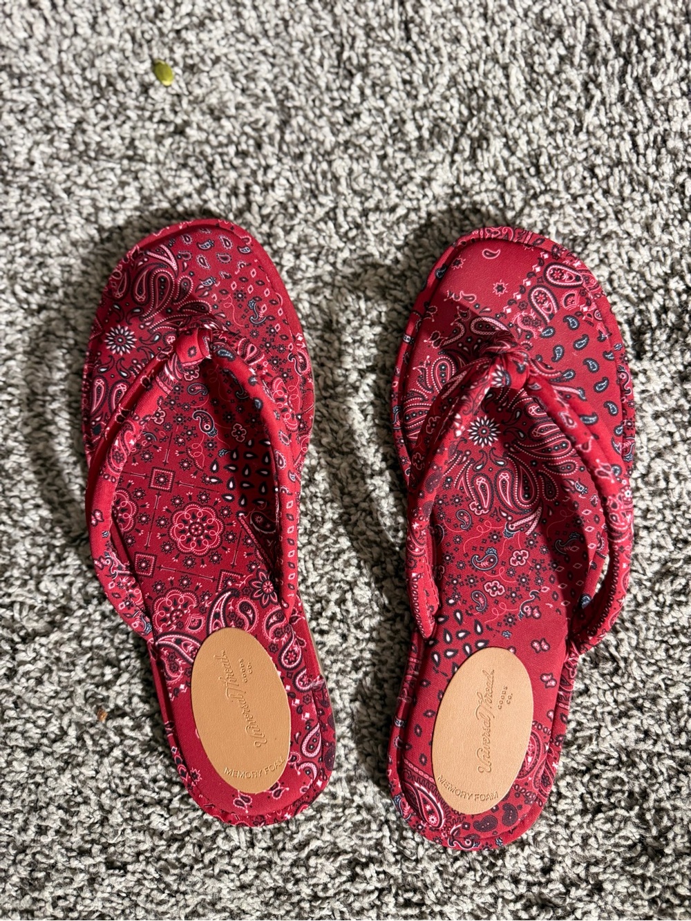 Universal Thread Red Paisley Flip Flop Sandals